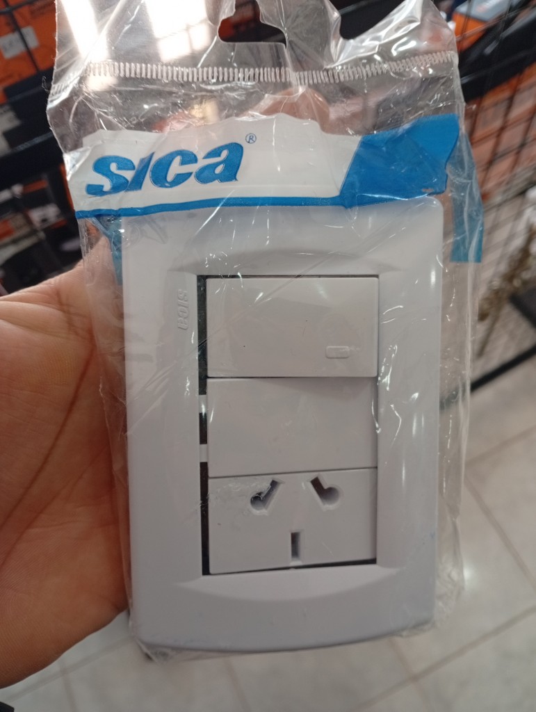 Sica toma y switch blanco