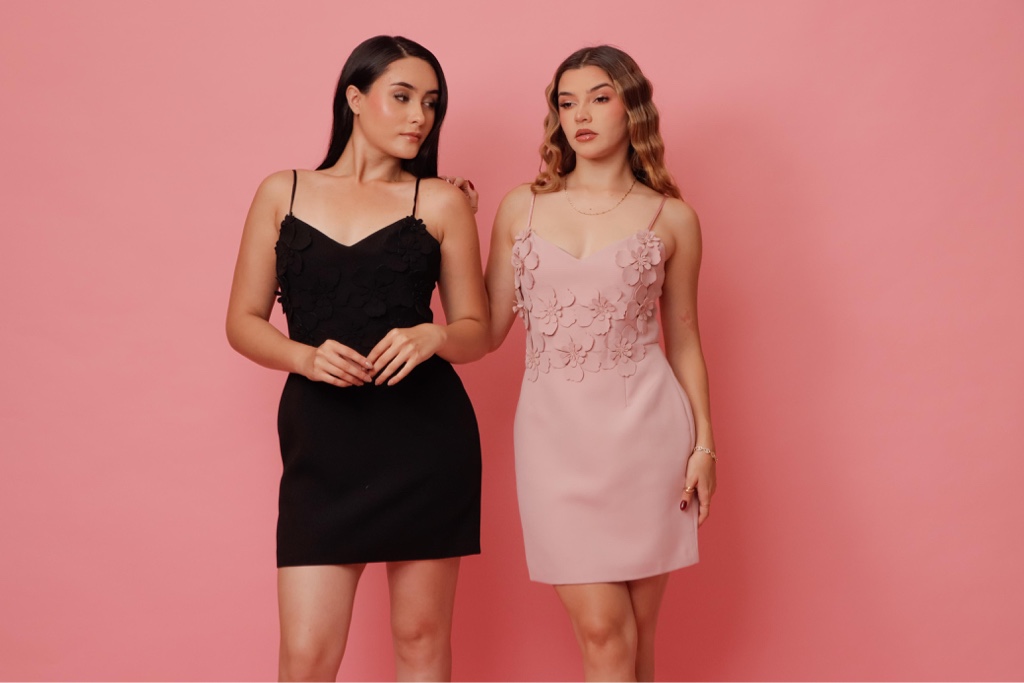 Vestido corto con flores 3D