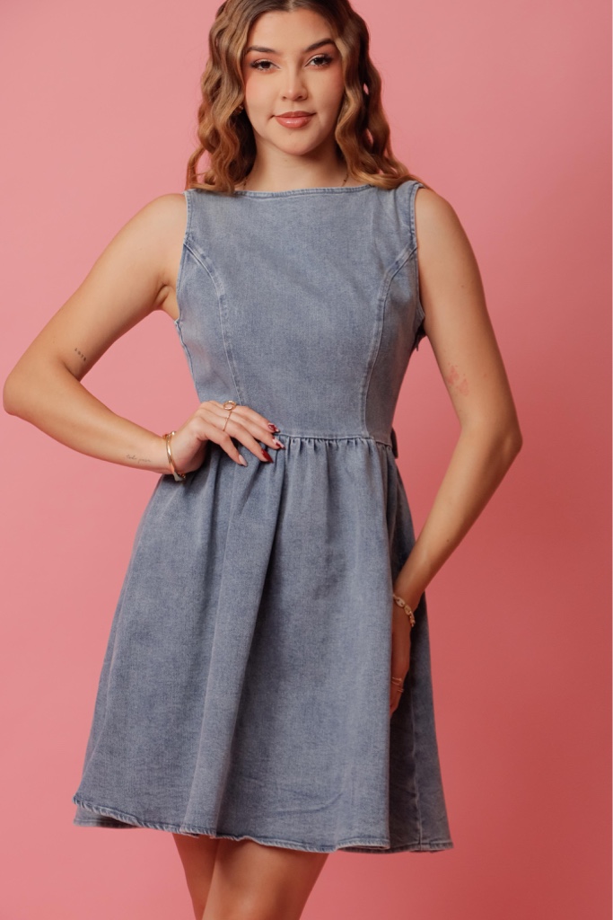 Vestido mezclilla con moño atrás