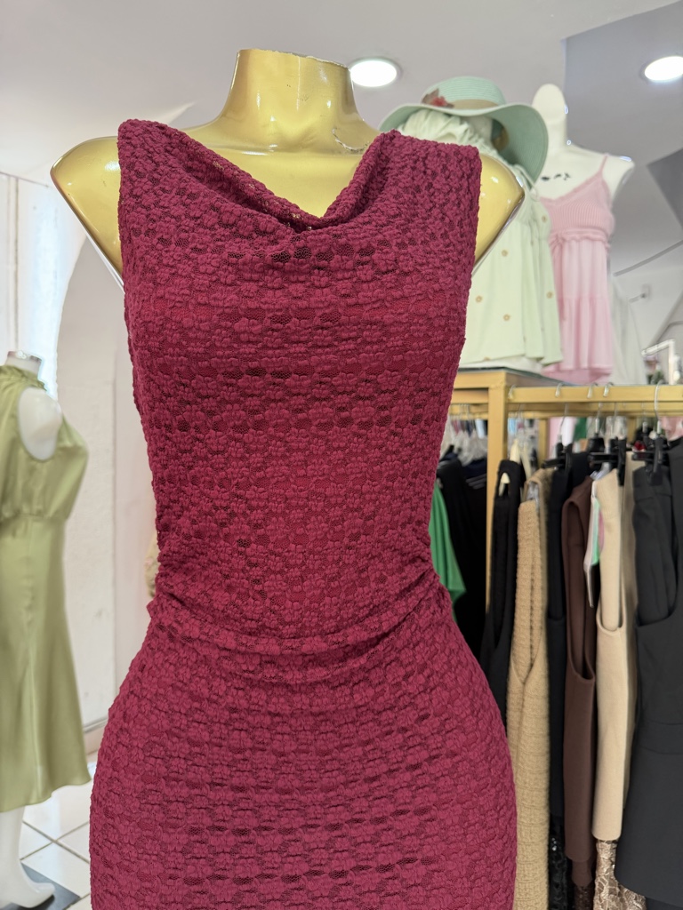 Vestido vino largo ajustado