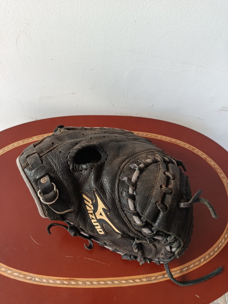 Catcher mizuno 33