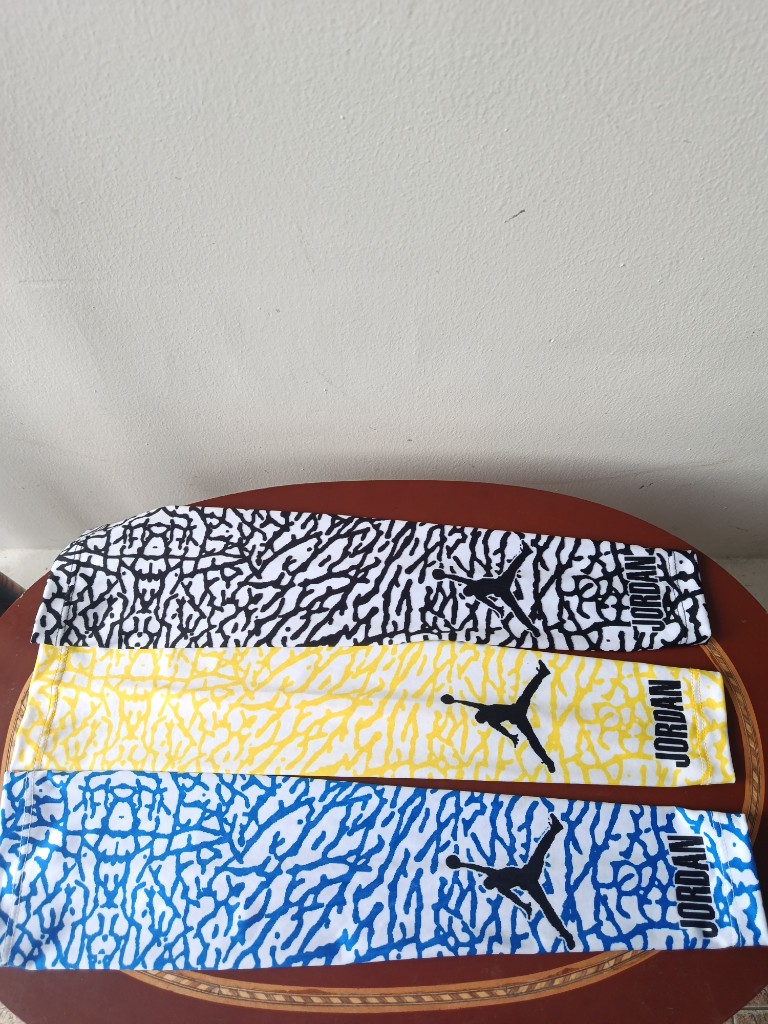 Jordan negra o amarilla o azul