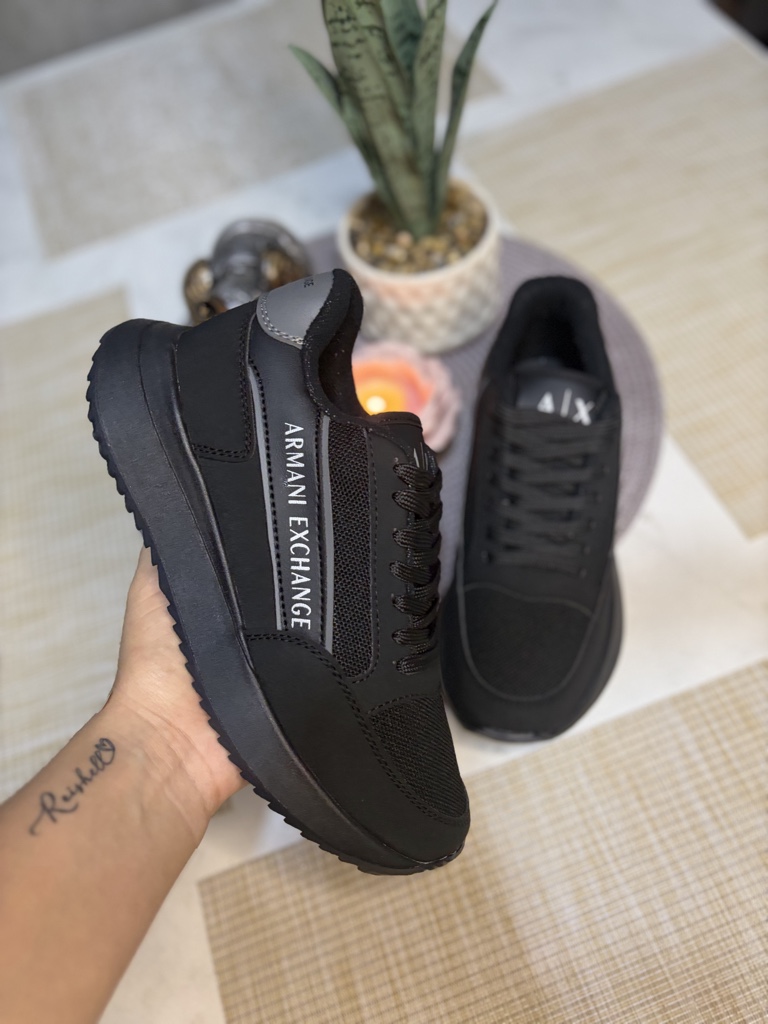 Armani Exchange tenis negros