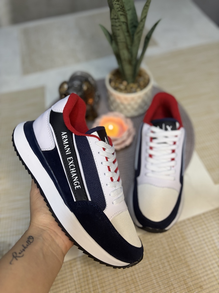 Armani Exchange tenis blanco, azul y rojo