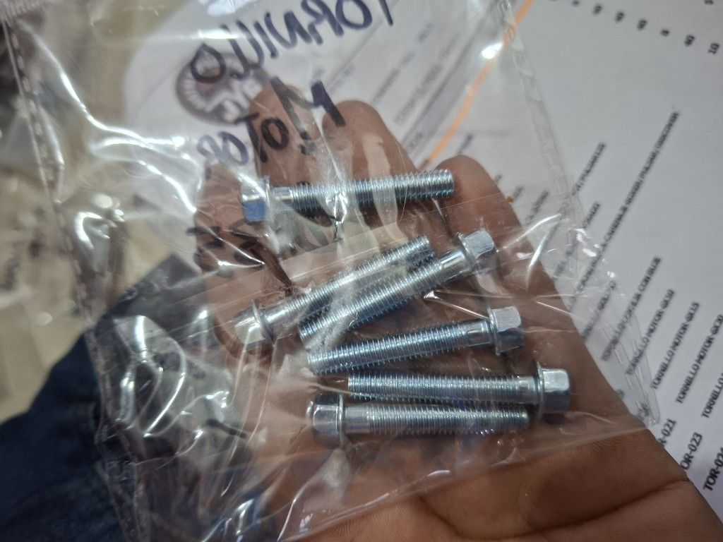 TORNILLO 6X35 CABEZA 8