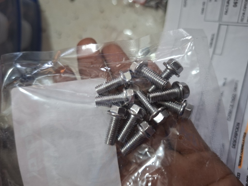 TORNILLO 6X15 CABEZA 8