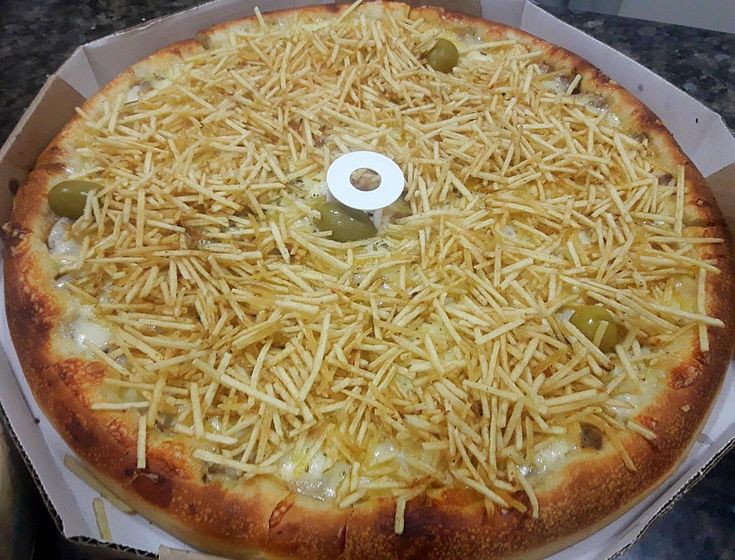 Pizza frango com batata palha
