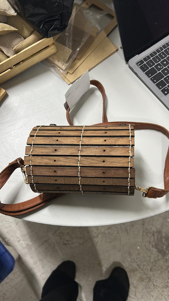 Bolsa madera grabado