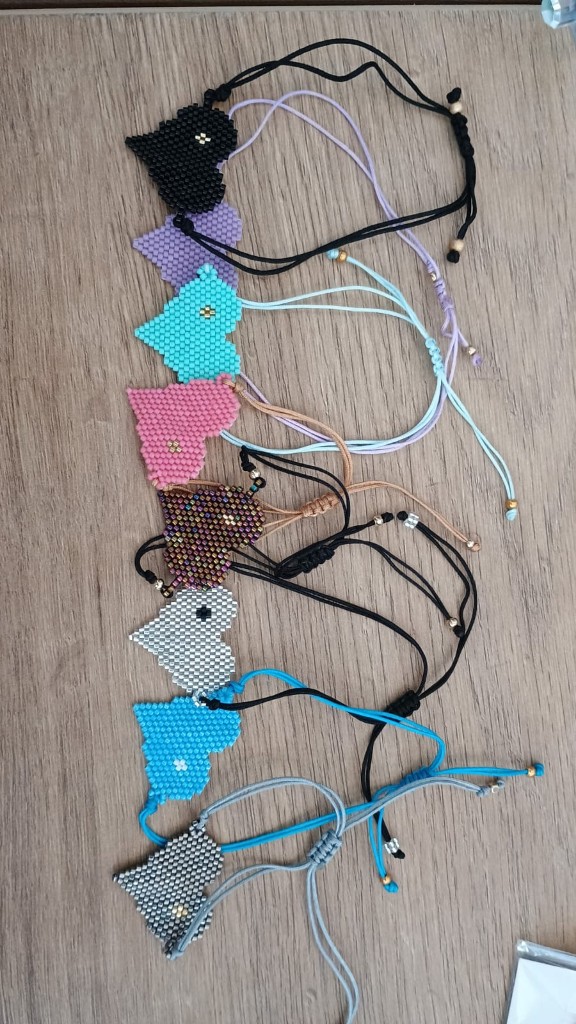 Pulsera corazón chaquira