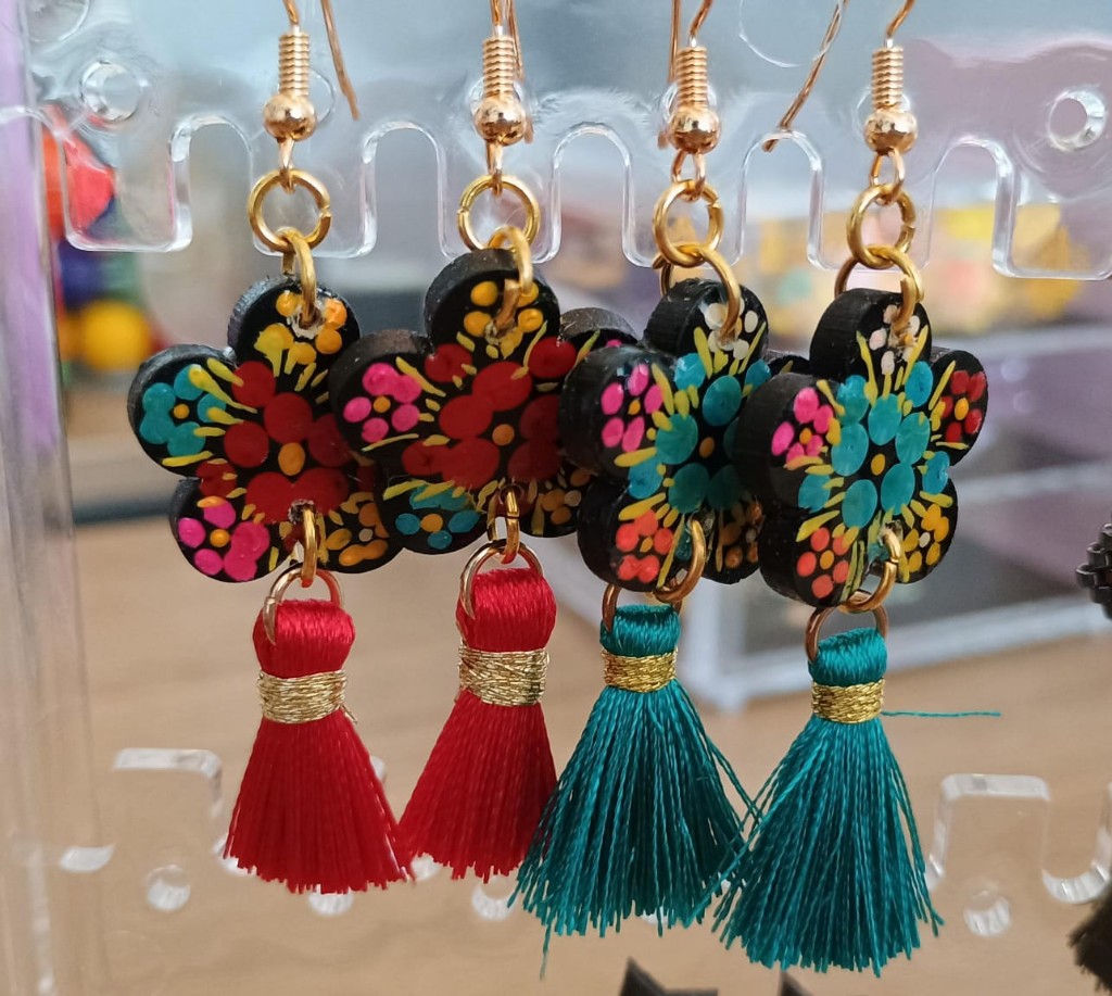 Aretes flor con motita