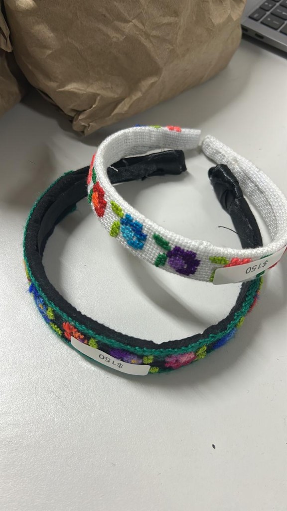 Diadema bordada