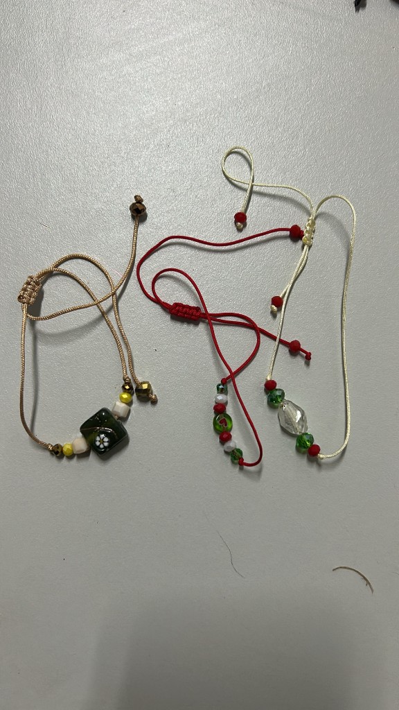 Pulseras varias