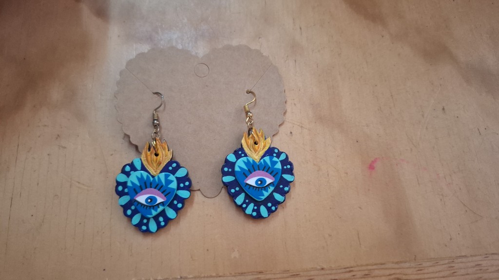 Aretes corazón ojo de madera