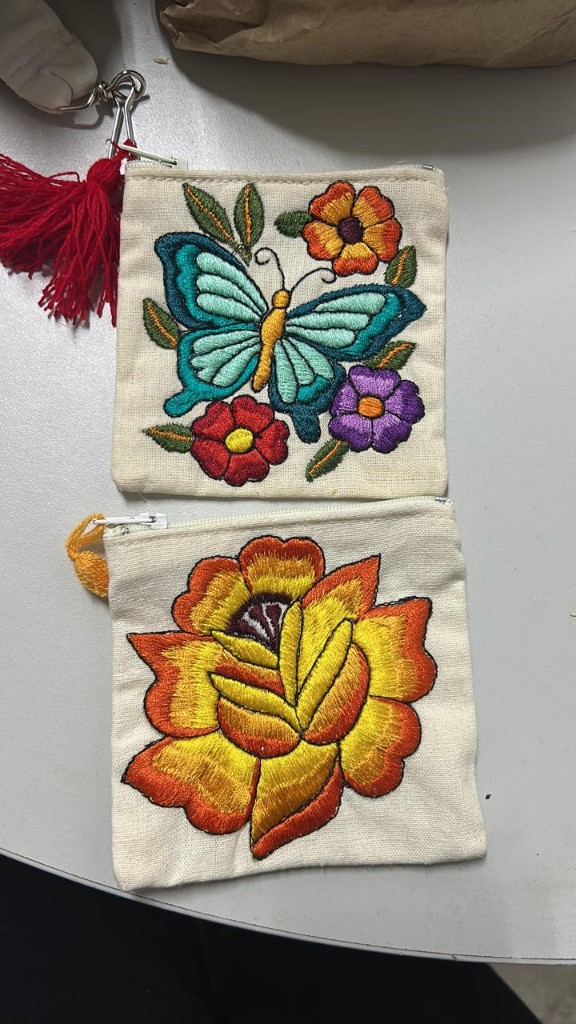 Carteras chicas bordadas San Juan de Dios