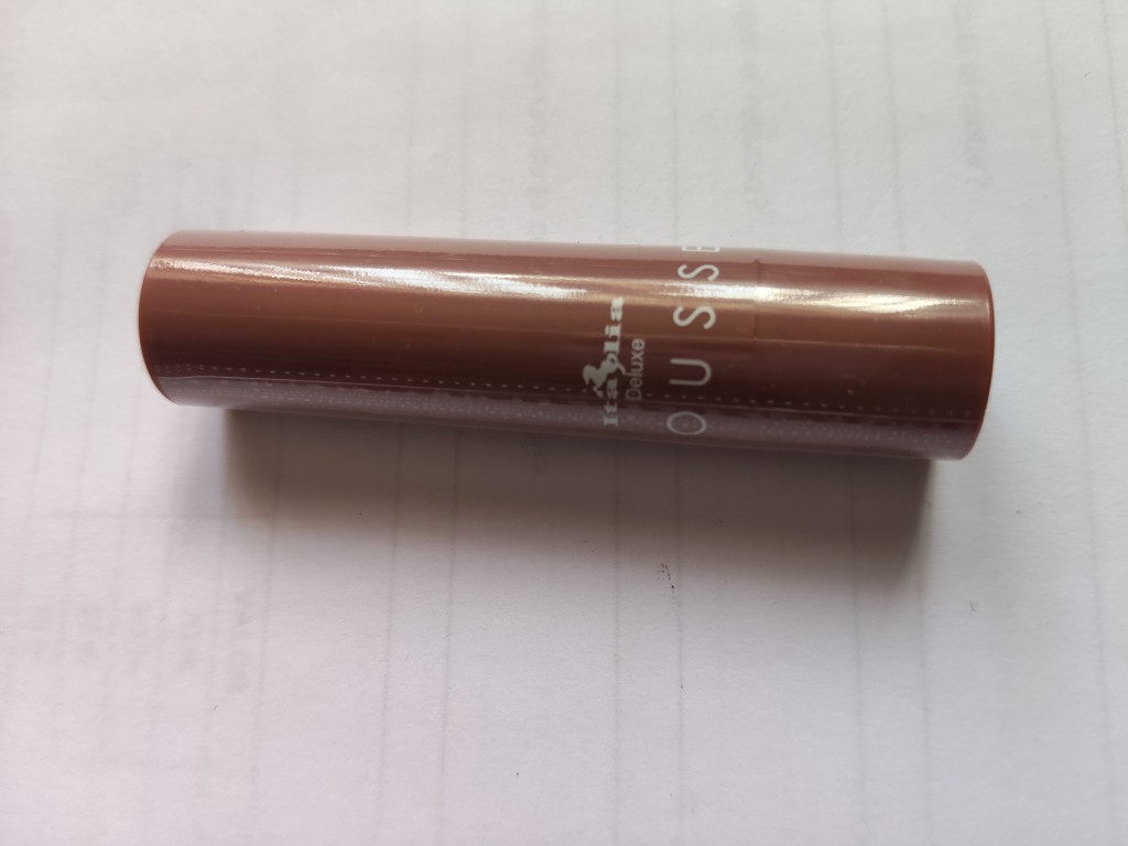 Bissu nude labial