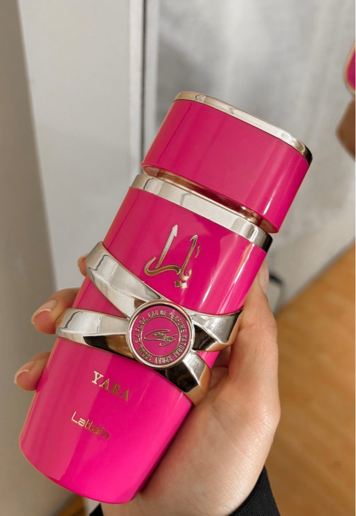 Lattafa Yara rosa perfume