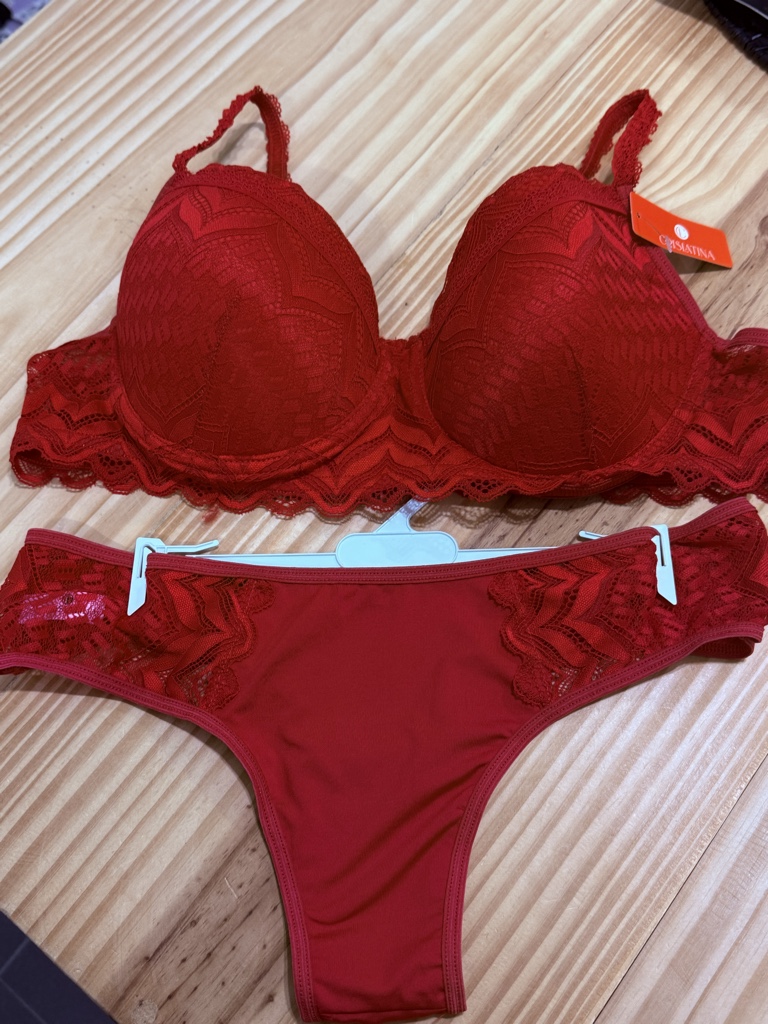 Conjunto armado rojo encaje