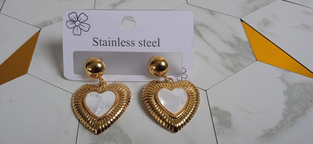 Stainless steel zarcillos dorados corazon con nacar blanco tipo F