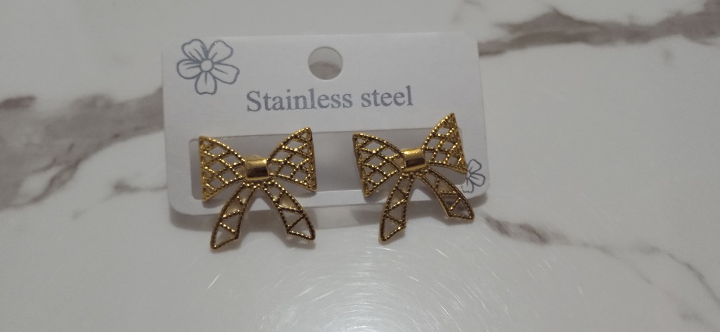 Aretes lazo dorados tipo topitos X