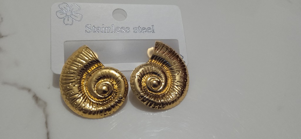 Aretes dorados concha topitos X