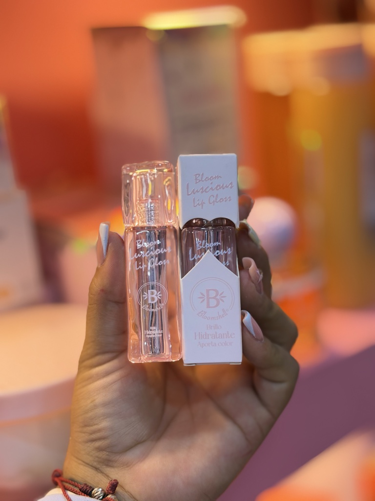 Bloom Luminous Lip Gloss rosado