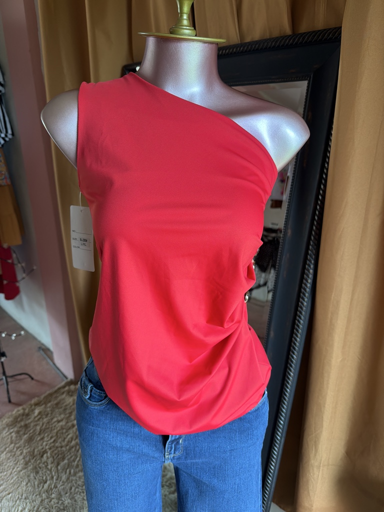 Blusa roja asimetrica