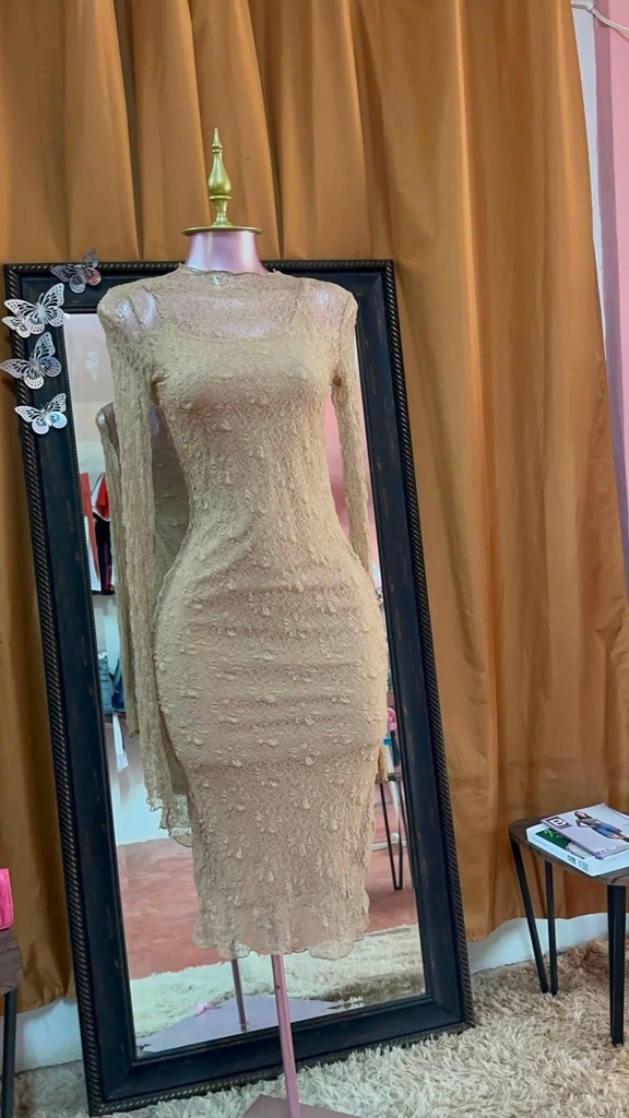 Vestido beige encaje