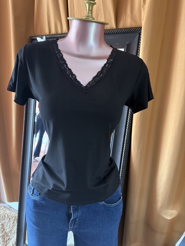Camiseta negra encaje