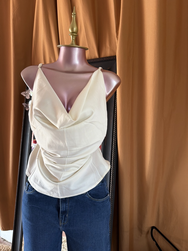 Blusa beige escote drapeado