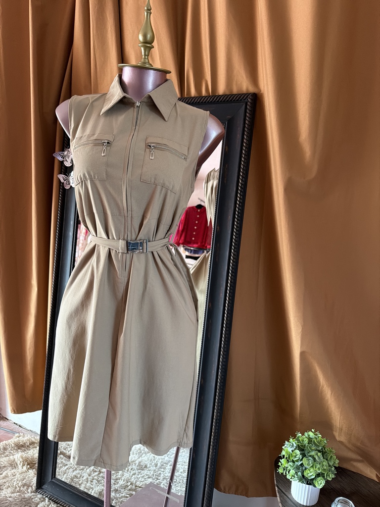 Vestido beige con cinturón