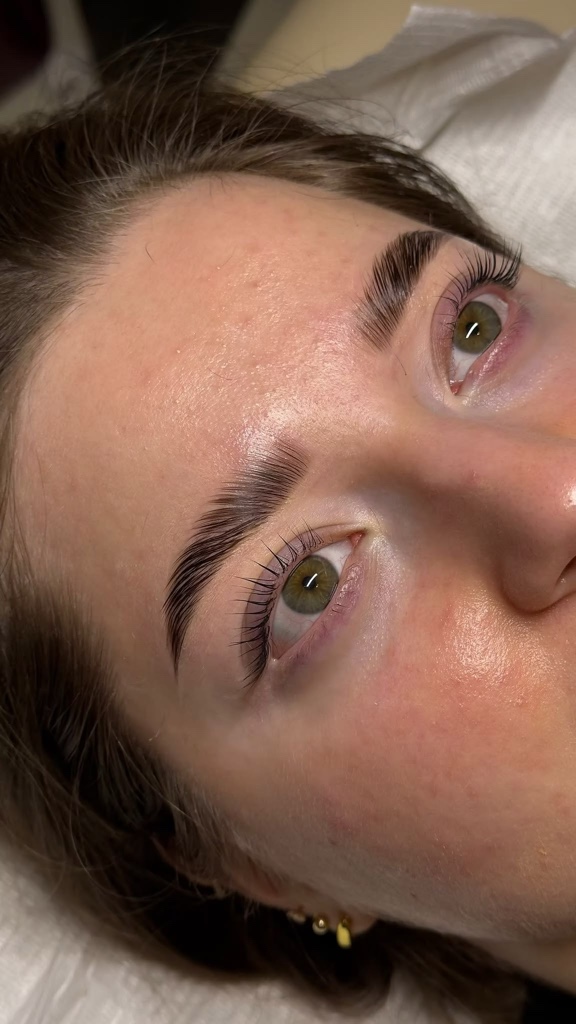 Laminado de cejas