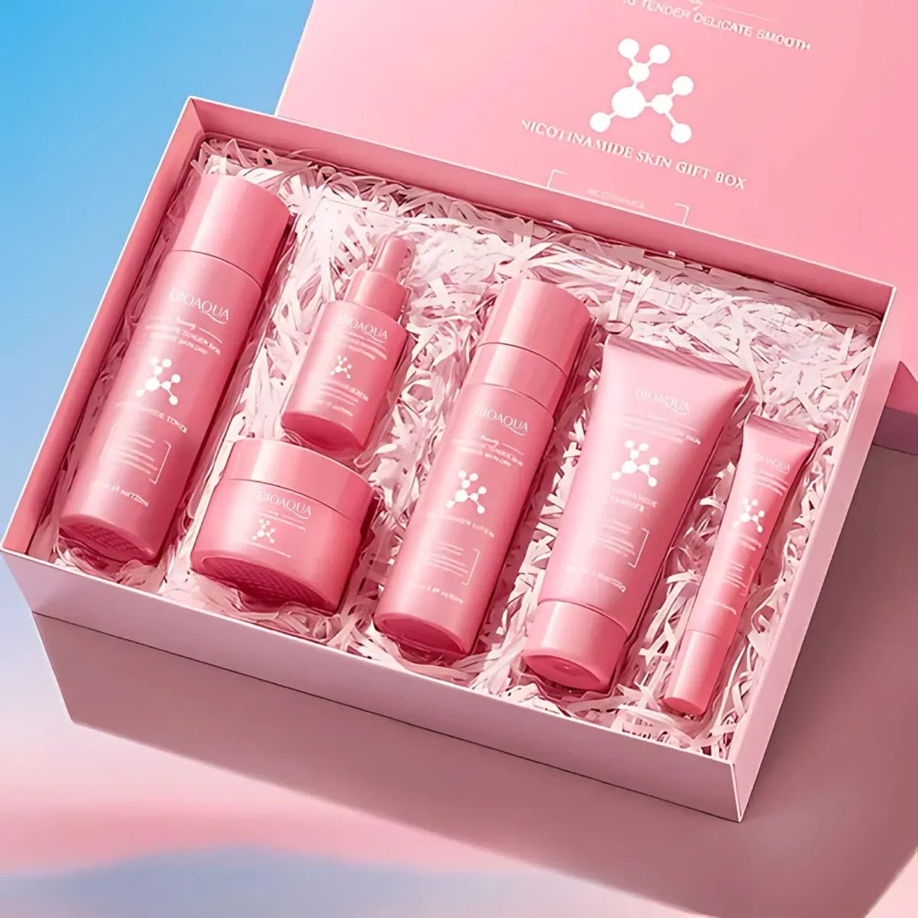 El Kit de Lujo Facial Niacinamida Bioaqua está diseñado para transformar esa piel cansada en un rostro radiante, suave y uniformemente iluminado. Este trío premium combina el poder de la niacinamida con ingredientes botánicos activos como cúrcuma y baba de caracol, creando una rutina completa que nutre, aclara y regenera profundamente la piel 🩷