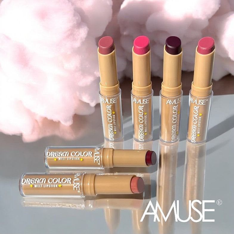 Dios mío! ¿Has probado el labial Dream Color Melt? ¡Es como terciopelo en tus labios! ¡Súper cremoso, brillante y suave! ¿Y ese aroma? ¡Absolutamente divino! La pigmentación es perfecta, ¡un labial tipo bálsamo irresistible! 💄✨