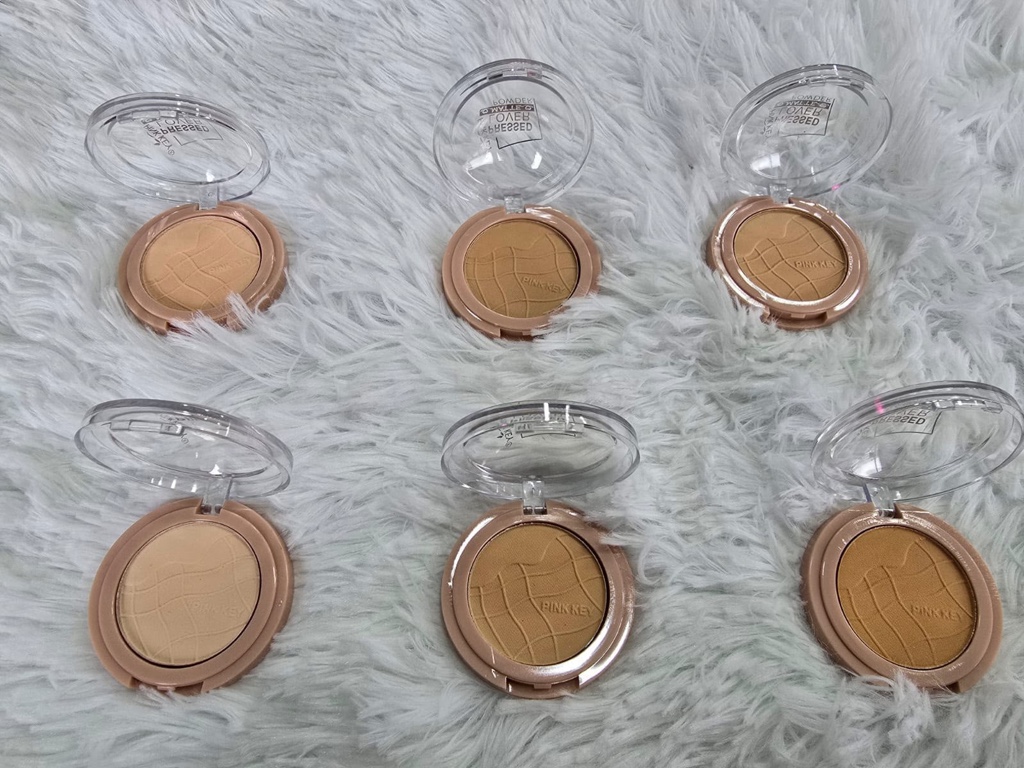 Mini polvo compacto matte , ideal para llevar en tu bolsillo.