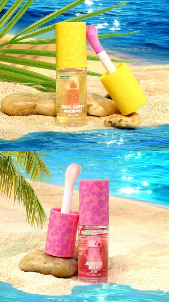 🩵 Lip Oil PH Bob Esponja x Beauty Creations 🩵Un lip oil hidratante que reacciona al pH natural de tus labios para crear un tono único y personalizado. Su fórmula deja un acabado brillante, suave y cómodo, mientras ayuda a mantener los labios hidratados durante todo el día.  *Tonos disponibles:* • Home Sweet Pineapple  • Jellyfish Jelly   *Beneficios:* • Color personalizado según el pH de tus labios. • Hidrata y suaviza. • Acabado brillante, sin sensación pegajosa. • Aplicador XL para una apl