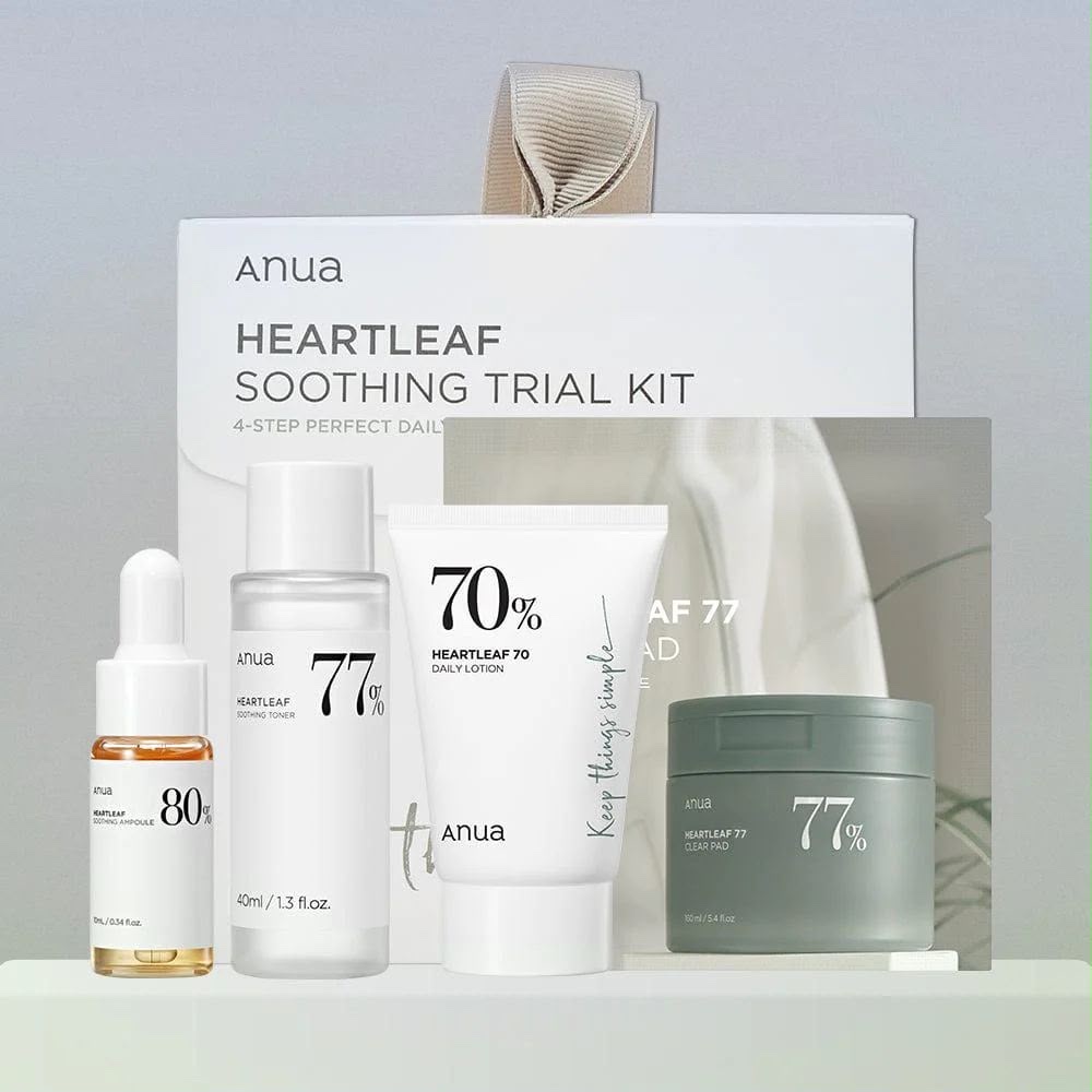 🩶 Heartleaf Soothing Trial Kit ANUA 🩶Descubre la rutina ideal para pieles sensibles con efecto calmante. Incluye cuatro esenciales con Heartleaf (Houttuynia Cordata), perfectos para calmar, hidratar y fortalecer la barrera de la piel desde el primer uso.  • *Tónico (40 ml):* refresca, hidrata y ayuda a controlar el exceso de grasa.  • *Ampolla (10 ml):* calma la piel y fortalece la barrera cutánea.  • Loción (20 ml):aporta hidratación ligera y deja la piel suave y equilibrada.  • Clear P