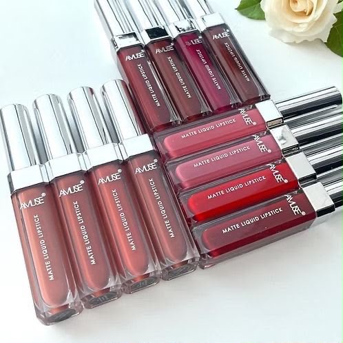 labial mate color Puckerberry de Amuse 🩷 Te presentamos Puckerberry! Estos labiales espectaculares vienen en seis deliciosos tonos inspirados en frutos del bosque que harán que tus labios resalten.