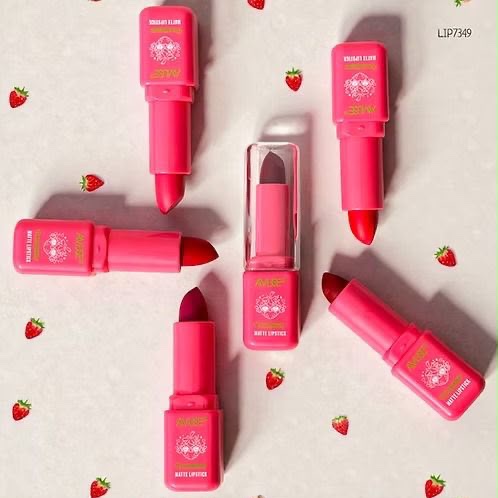labial mate color Puckerberry de Amuse 🩷 Te presentamos Puckerberry! Est labiales espectaculares vienen en seis deliciosos tonos inspirados en frutos del bosque que harán que tus labios resalten.