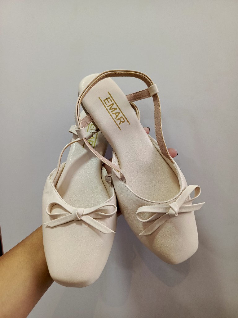 Valeta beige claro sintético con lazo