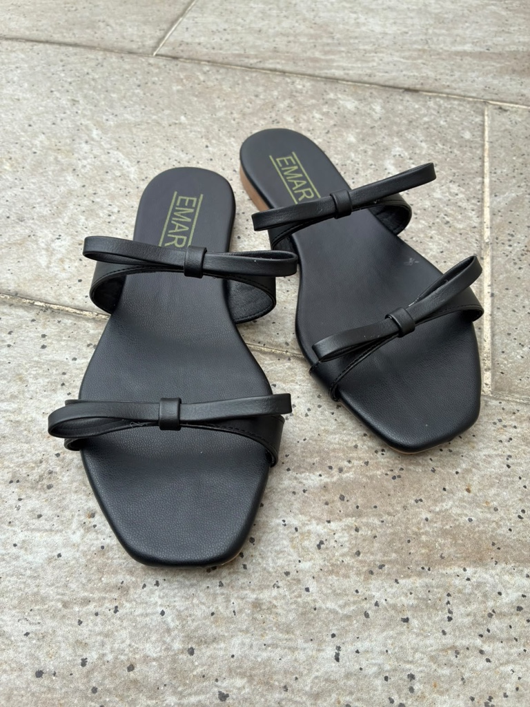 Sandalia negra 2 lazos