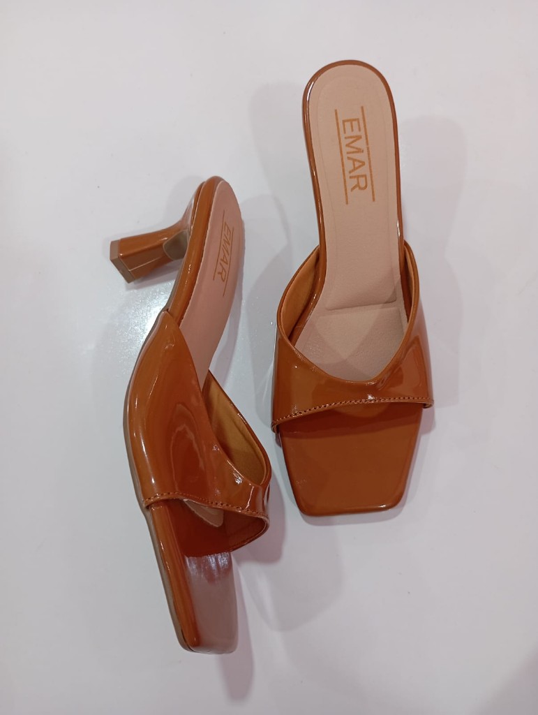 Taco miel charol capellada clásica (Taco copa - 5.5)
