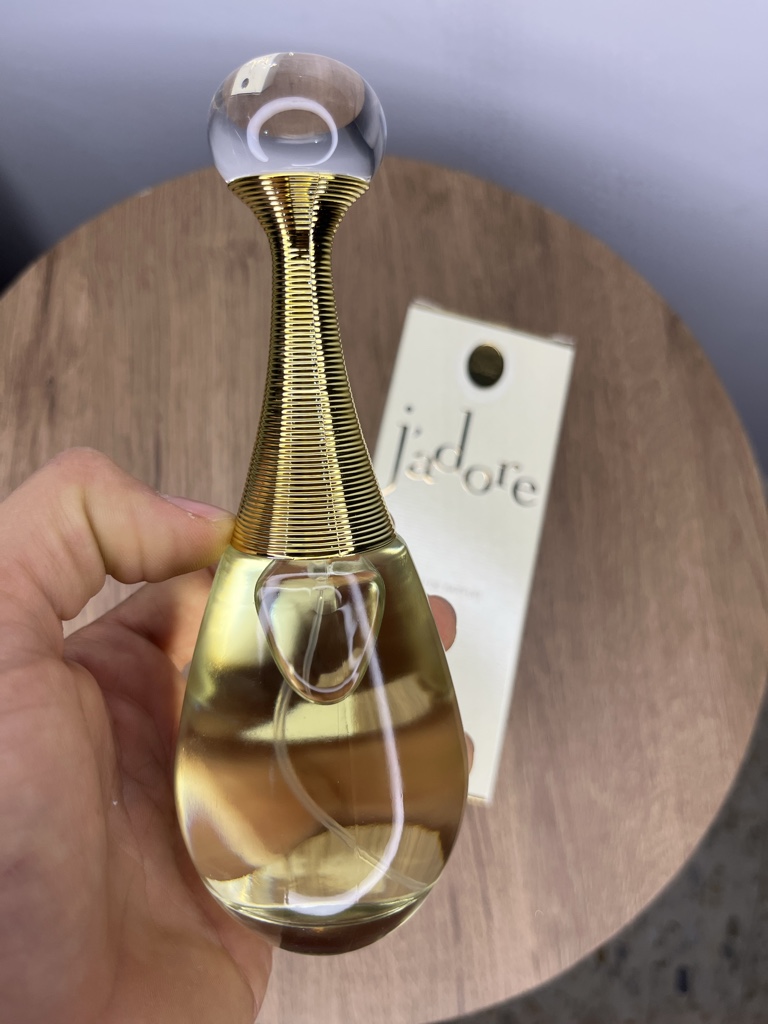 Dior J'adore perfume dorado