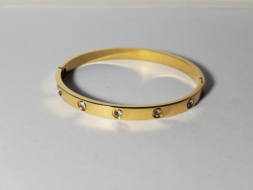 Brazalete dorado con piedras