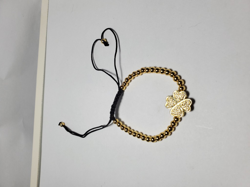 Pulsera dorada trebol