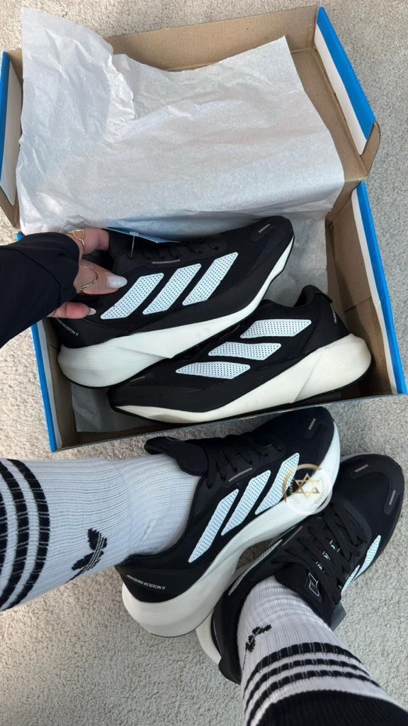 Adidas deportivo negro y blanco