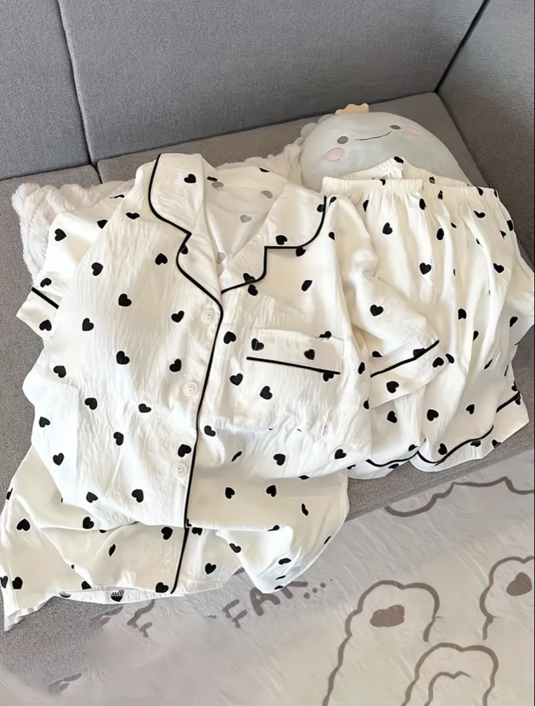 Pijama blanco corazones