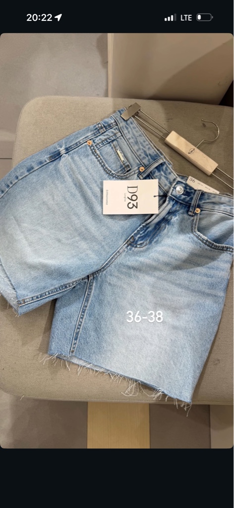 D93 short STRADIVARIUS azul claro