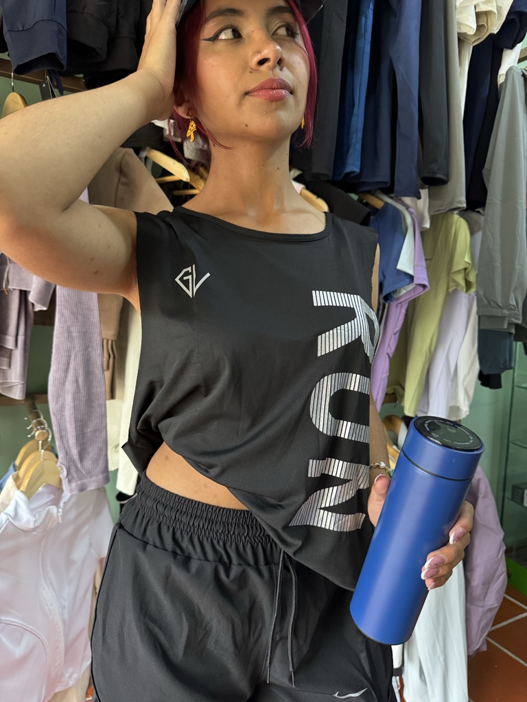 Camisetas y esqueleto giva
