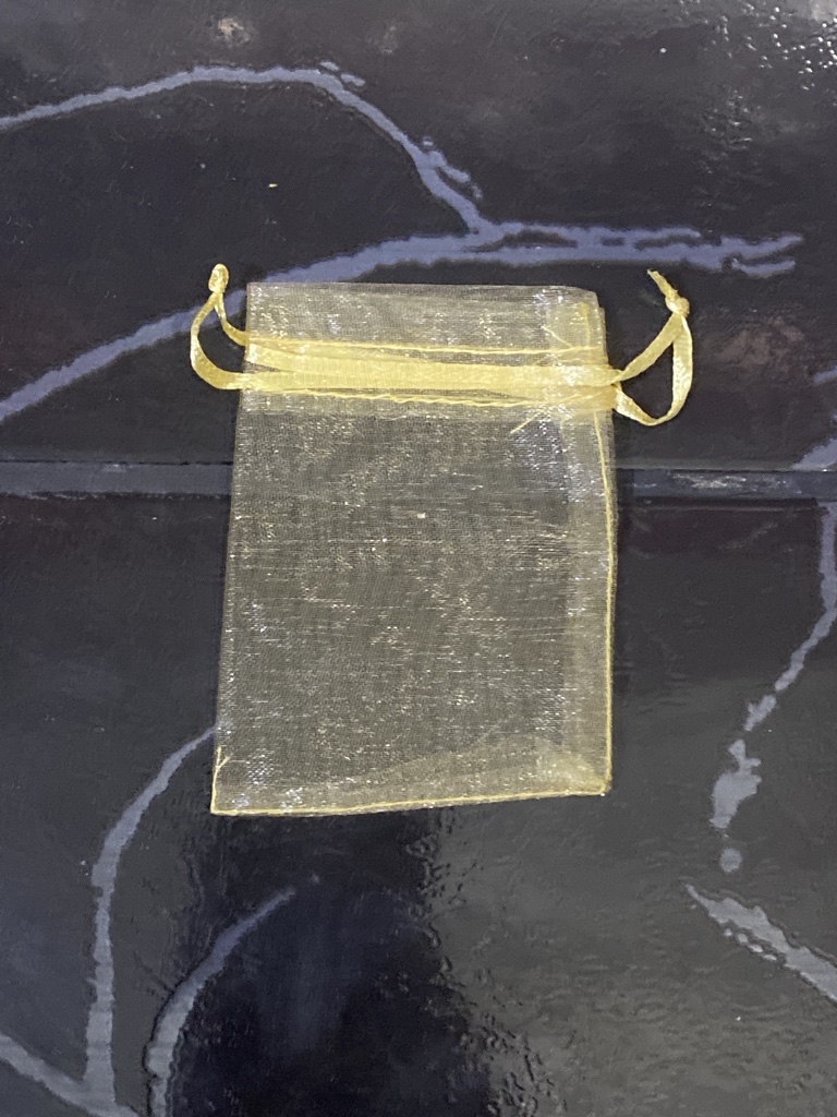 Bolsa organza dorada