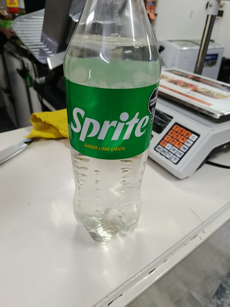 Gaseosa Sprite Lima limón descartable por 1.5 l